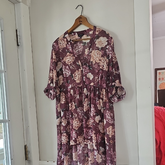 torrid Tops - Torrid Sheer High Low Floral Blouse Size 00